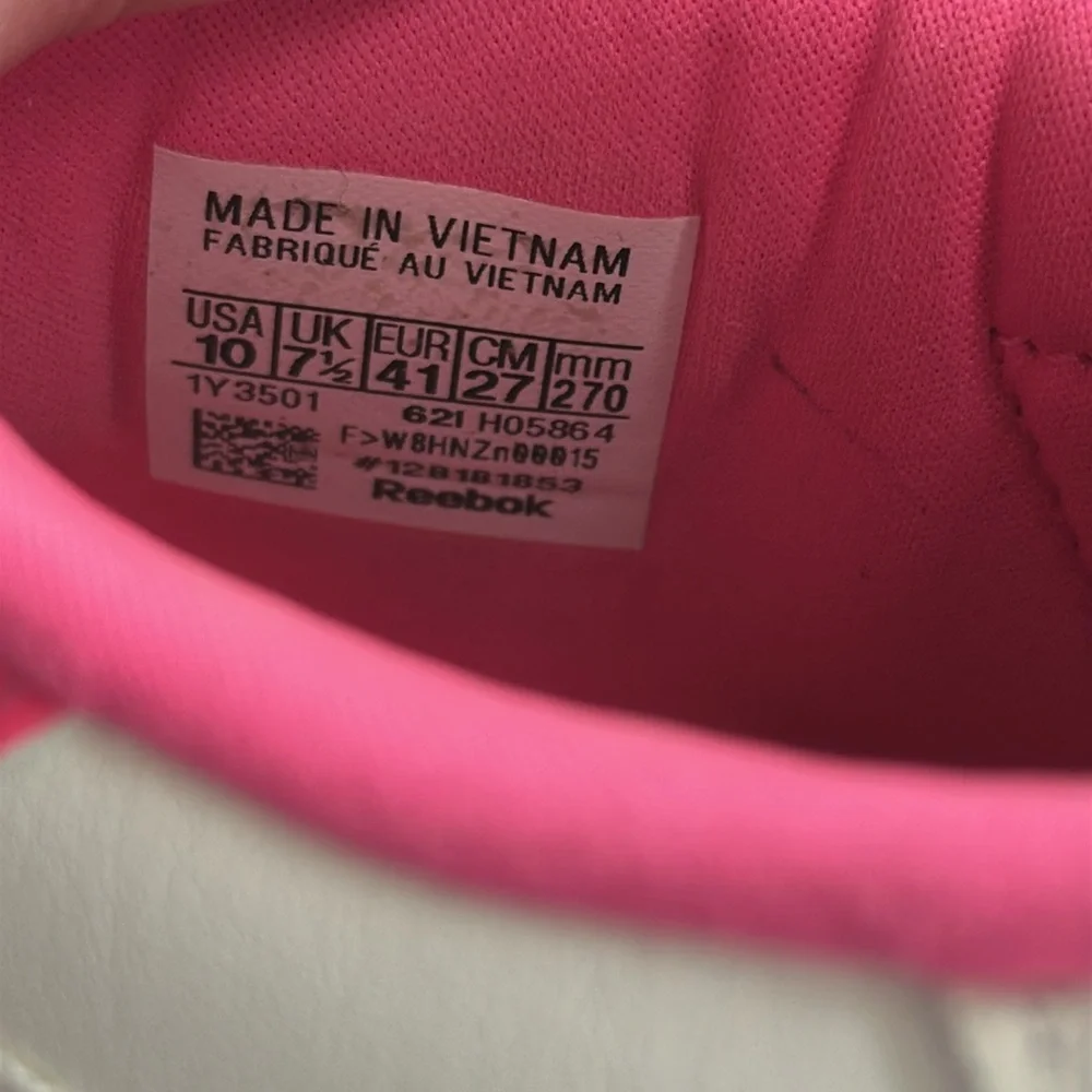 Reebok Retro Low Top Sneakers Shoes Women 10 Suede Hot Pink Sporty Skater Grunge